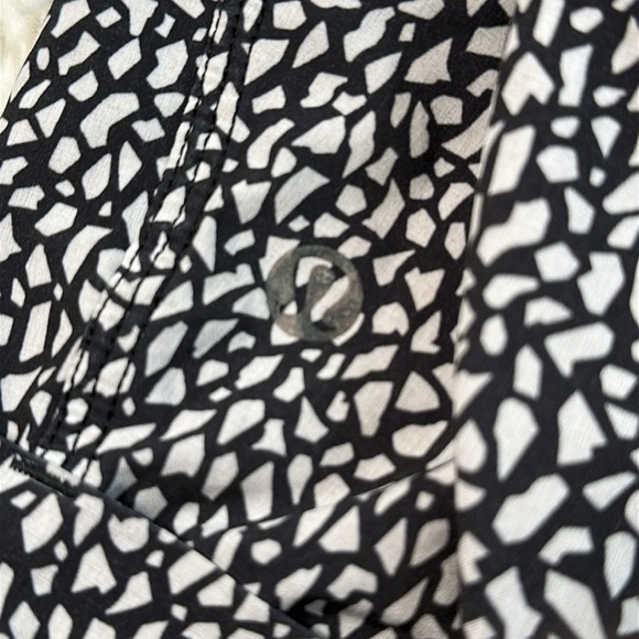 Lululemon Spring Break Away Short Miss Mosaic Black - Picture 7 of 7